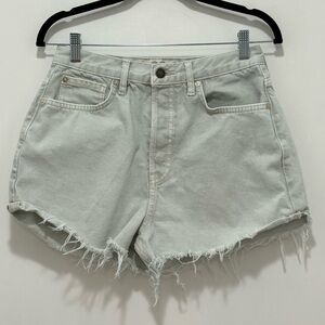 Free People We the Free Women's light wash denim cutoffs. Size 28